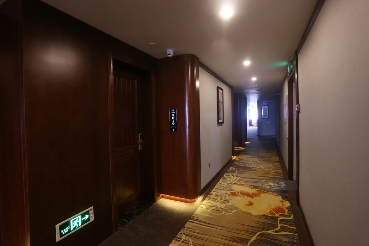 Mingshan Hotel Csengtu Kültér fotó